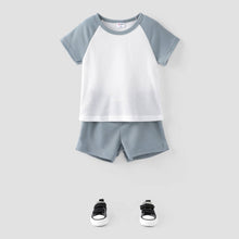 Load image into Gallery viewer, Toddler Boy 2pcs Raglan Sleeve Tee and Shorts Set/ Shoes
