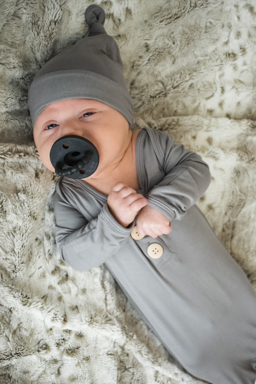 Stone Gray Infant Gown & Hat Set - Newborn